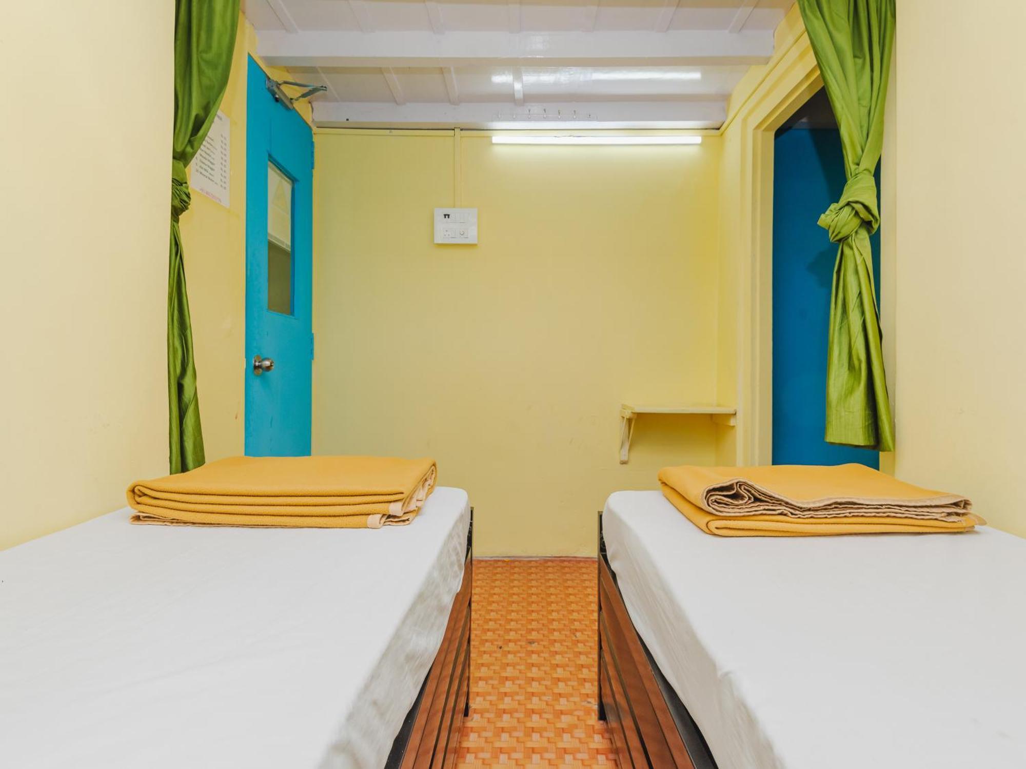 New Dormitory Afra Bombay Eksteriør billede