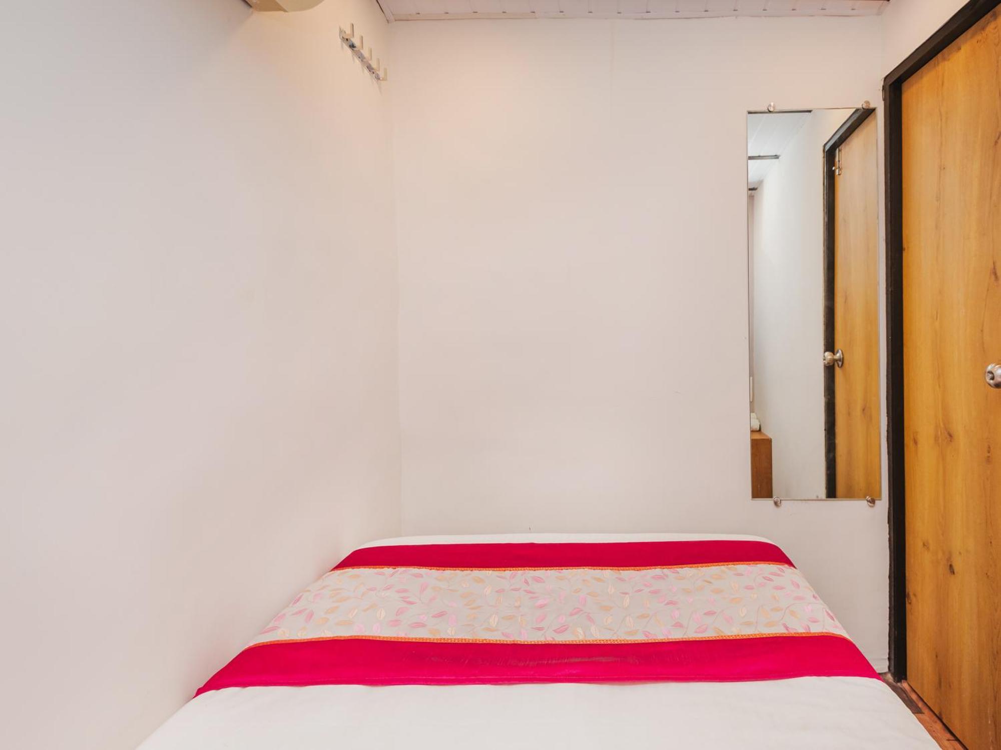 New Dormitory Afra Bombay Eksteriør billede